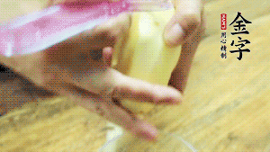 将食材洗净，茄子、土豆切滚刀块。